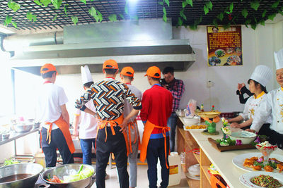 你知道小吃技術(shù)培訓(xùn)應(yīng)該怎么選擇嗎？