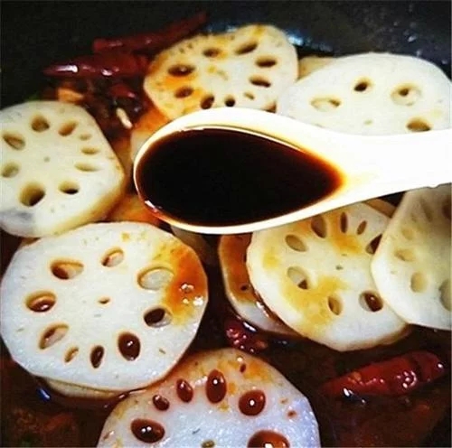 麻辣藕片，四川人的必備小吃，吃了根本停不下來(lái)