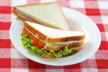 自制三明治，做法簡(jiǎn)單的營(yíng)養(yǎng)早餐，早上你想來(lái)一份嗎