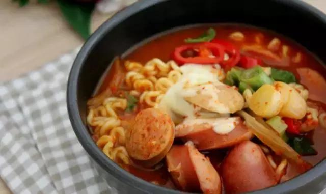 秋天到了，學學這5款火鍋湯底的做法吧！