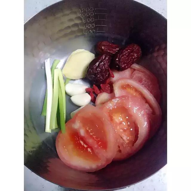 秋天到了，學學這5款火鍋湯底的做法吧！