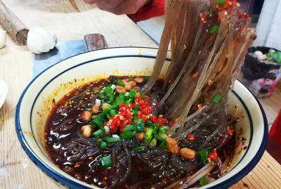 酸辣粉培訓(xùn)哪家好?學(xué)會(huì)一技之長改變命運(yùn)