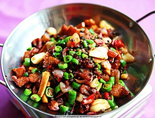 辣子雞最正宗的做法，外酥里嫩，麻辣爽口超過癮