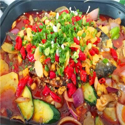 成都短期烤魚技術(shù)培訓(xùn)學(xué)校哪里好？師傅在旁邊輔導(dǎo)