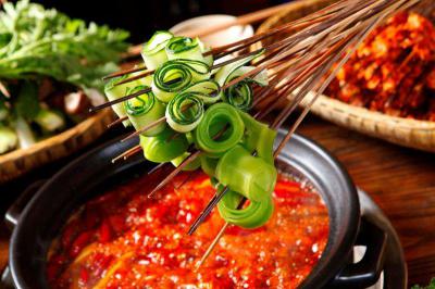 四川串串香技術(shù)培訓(xùn)機(jī)構(gòu)哪里專業(yè)？學(xué)員自身反復(fù)操作