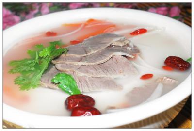 成都羊肉湯技術(shù)培訓(xùn)學(xué)校哪里好？鍋底勾兌方法和調(diào)味技巧