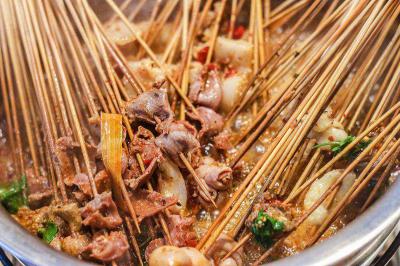 四川哪里學(xué)串串香技術(shù)價(jià)格便宜？技術(shù)配方絕不保留