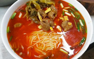 砂鍋米線技術培訓班哪家好？適合小企業(yè)的好項目