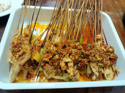 成都路邊攤串串技術(shù)培訓(xùn)學(xué)校哪家好？學(xué)串串香培訓(xùn)