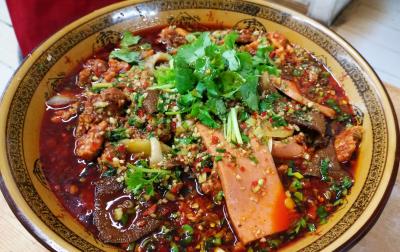 哪有專門培訓(xùn)正宗冒菜的學(xué)校？冒菜加盟培訓(xùn)市場分析