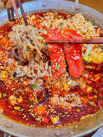 如何挑選冒菜培訓(xùn)學(xué)校？掌握正宗冒菜制作技藝的關(guān)鍵方法