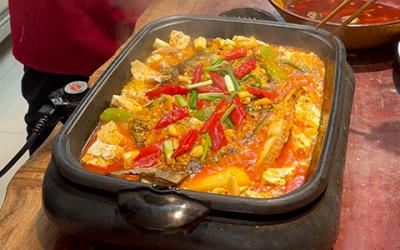 萬州烤魚技術(shù)培訓(xùn)哪里好？解鎖地道風(fēng)味，開啟創(chuàng)業(yè)新篇